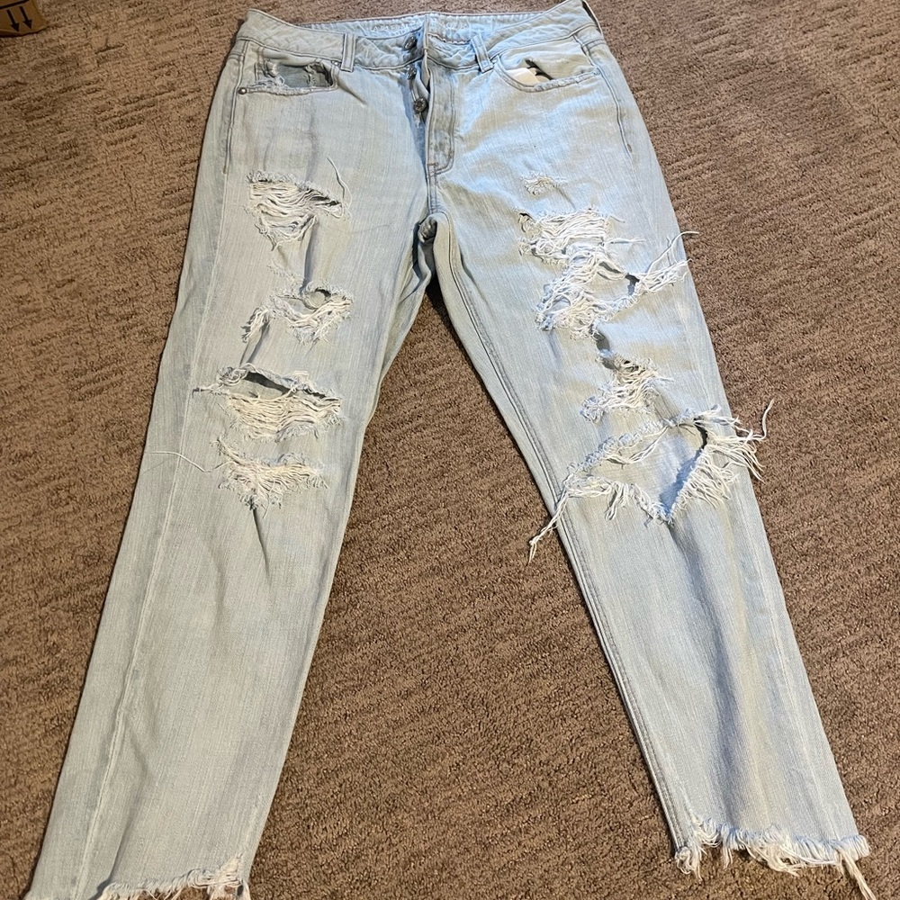 American Eagle Tom girl jeans. Light blue wash, size 8. Gently worn.